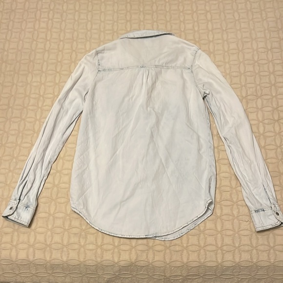Ci Sono long sleeve faded blue jean button up top - Picture 5 of 5